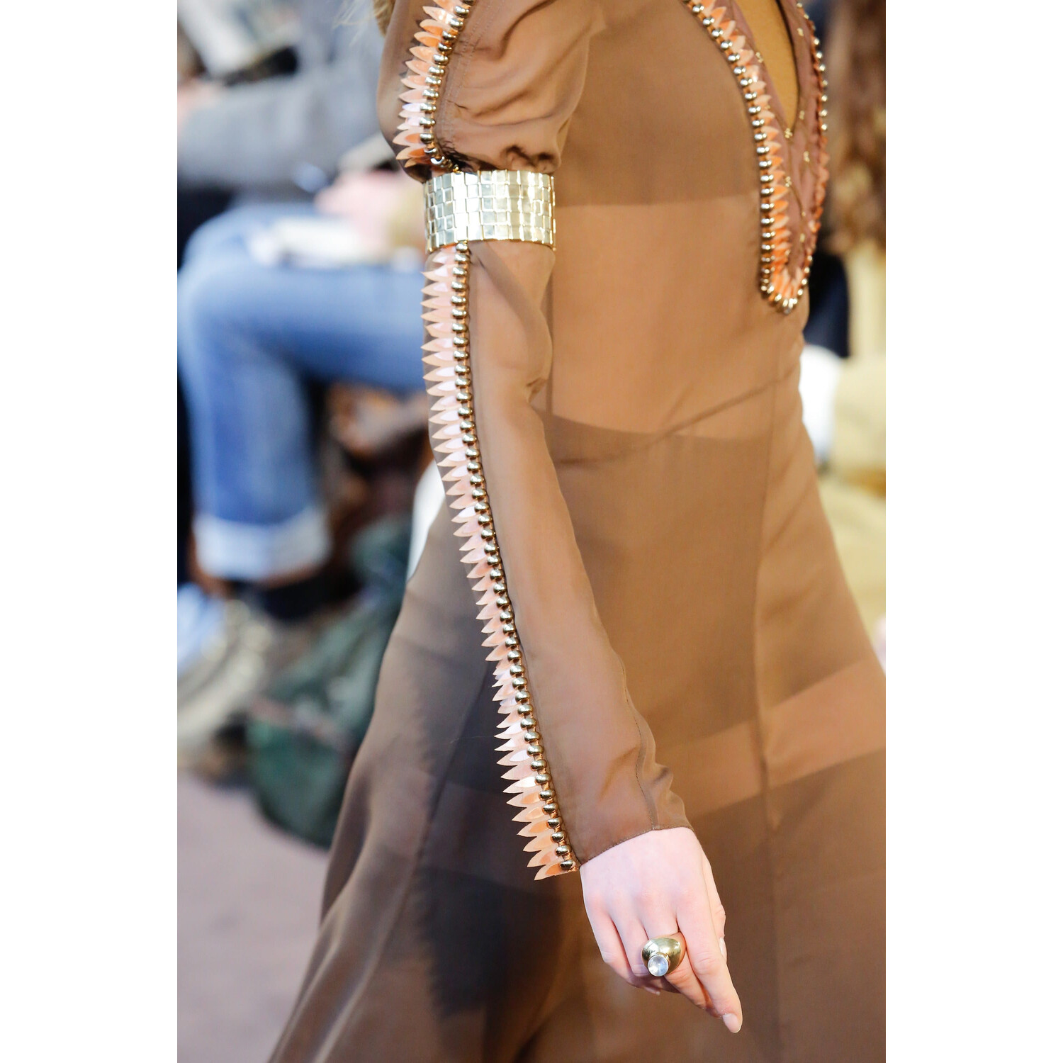Фото Details Chloé Fall 2018 Ready-to-Wear , Детали коллекции Хлоя осень зима 2018 , Fashion show , неделя моды в Париже , PFW , Paris Fashion Week , Mainstyles